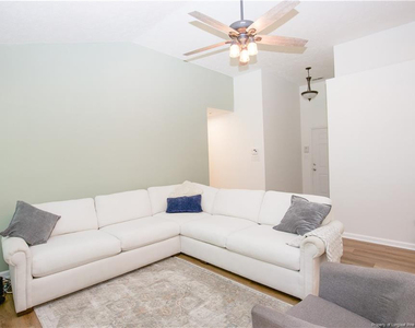 112 Raymond Street - Photo Thumbnail 7