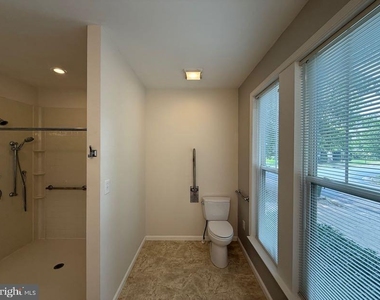 1404 Graham Drive - Photo Thumbnail 4