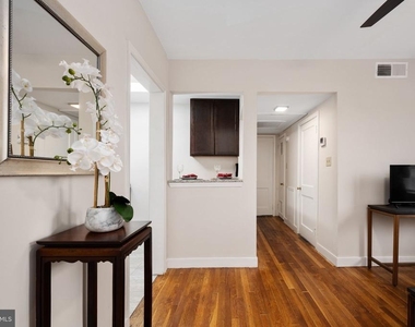 620 Kenmore Avenue - Photo Thumbnail 2
