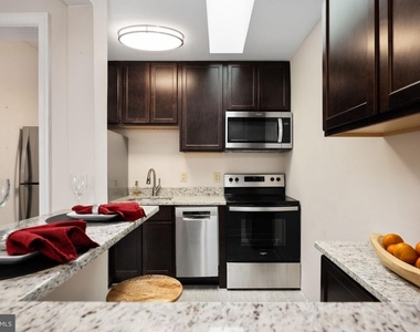 620 Kenmore Avenue - Photo Thumbnail 3