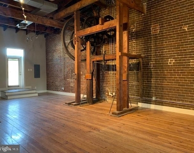 311 William Street - Photo Thumbnail 5