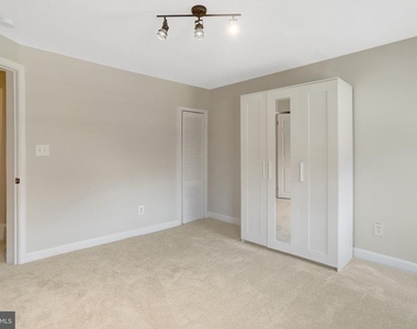 619 N Henry Street - Photo Thumbnail 22