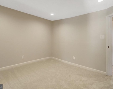 619 N Henry Street - Photo Thumbnail 16