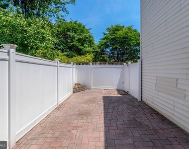 619 N Henry Street - Photo Thumbnail 25