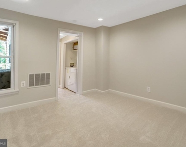 619 N Henry Street - Photo Thumbnail 3