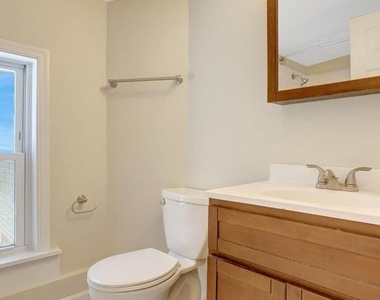 619 N Henry Street - Photo Thumbnail 18