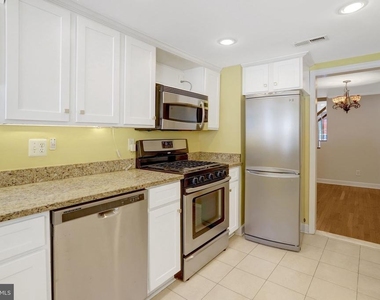 619 N Henry Street - Photo Thumbnail 2