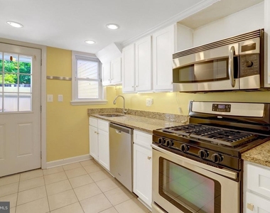 619 N Henry Street - Photo Thumbnail 9