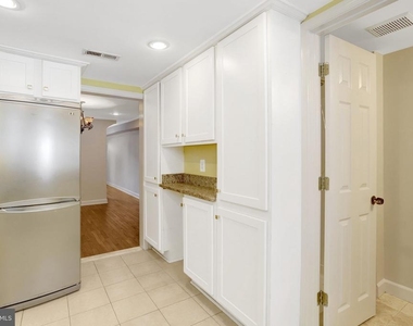 619 N Henry Street - Photo Thumbnail 10