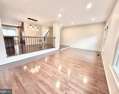 5111 Heritage Lane - Photo Thumbnail 2