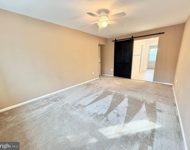 5111 Heritage Lane - Photo Thumbnail 3