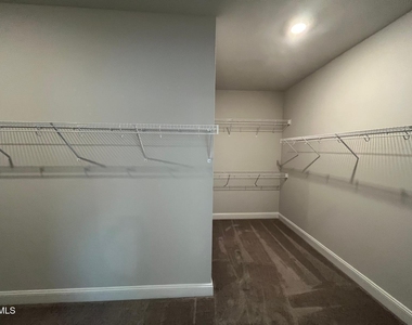 3011 Early Planting Avenue - Photo Thumbnail 37