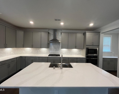 3011 Early Planting Avenue - Photo Thumbnail 13