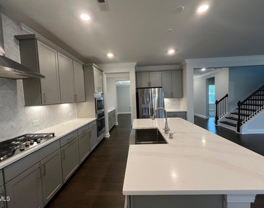 3011 Early Planting Avenue - Photo Thumbnail 15