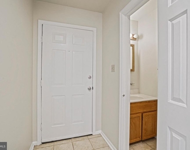 1141 N Vernon Street - Photo Thumbnail 6