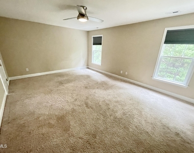9519 Dellbrook Court - Photo Thumbnail 18