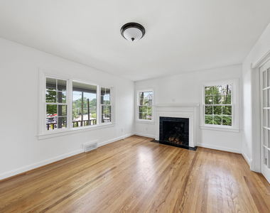 2924 Oberlin Road - Photo Thumbnail 4