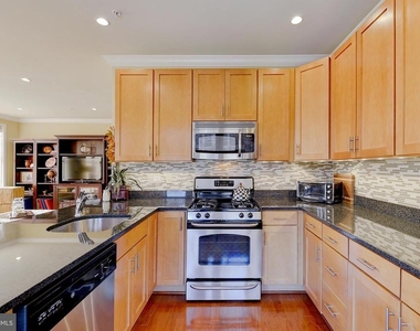 1800 Wilson Boulevard - Photo Thumbnail 11