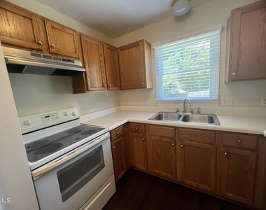 500 Chinaberry Lane - Photo Thumbnail 7