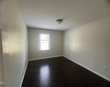 500 Chinaberry Lane - Photo Thumbnail 13