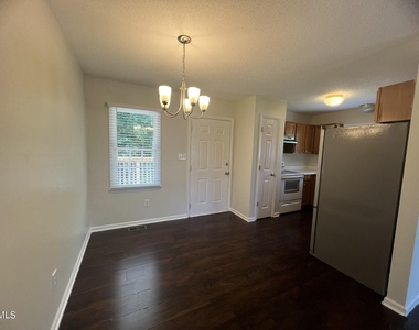 500 Chinaberry Lane - Photo Thumbnail 6