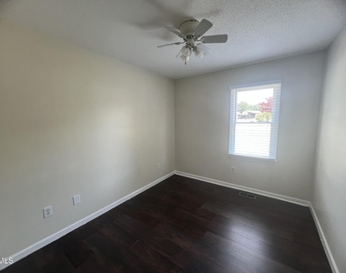 500 Chinaberry Lane - Photo Thumbnail 10