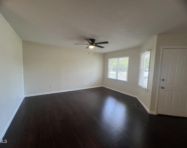500 Chinaberry Lane - Photo Thumbnail 2
