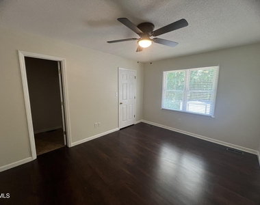 500 Chinaberry Lane - Photo Thumbnail 4