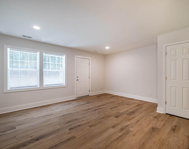 105 Stowe Place - Photo Thumbnail 12