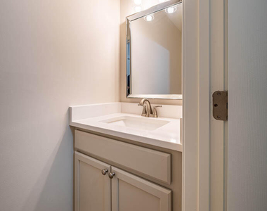 105 Stowe Place - Photo Thumbnail 10