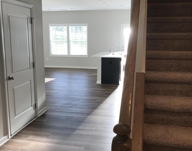 828 Oak Center Drive - Photo Thumbnail 5