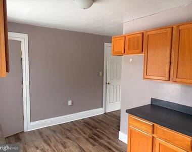 1023 S Queen Street - Photo Thumbnail 2