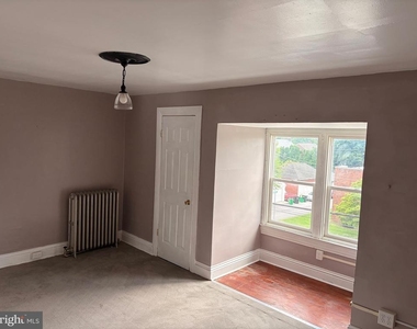 1023 S Queen Street - Photo Thumbnail 5