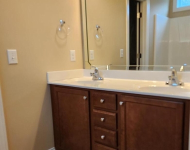 21 Hunters Point Court - Photo Thumbnail 8
