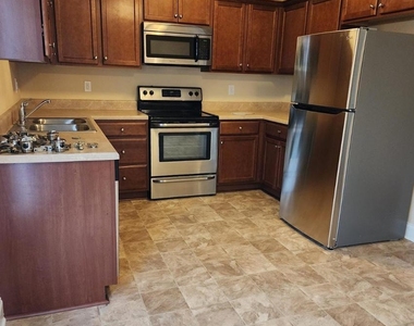 21 Hunters Point Court - Photo Thumbnail 4