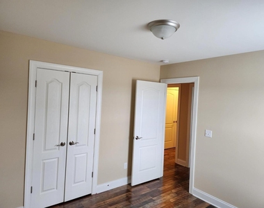 21 Hunters Point Court - Photo Thumbnail 6