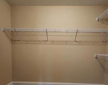 21 Hunters Point Court - Photo Thumbnail 7
