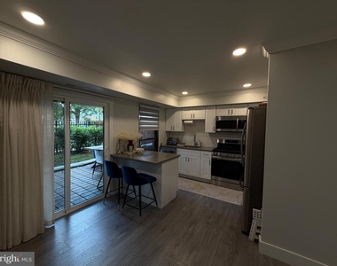 11807 Academy Road - Photo Thumbnail 9