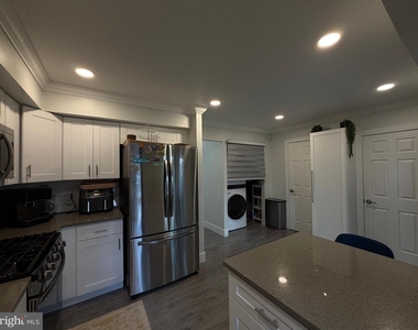 11807 Academy Road - Photo Thumbnail 8