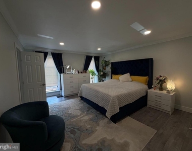 11807 Academy Road - Photo Thumbnail 12
