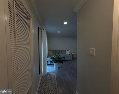 11807 Academy Road - Photo Thumbnail 2