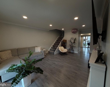 11807 Academy Road - Photo Thumbnail 1