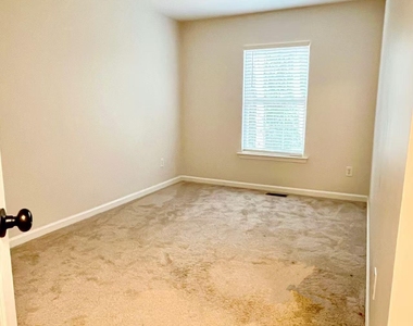 3040 Barrymore Street - Photo Thumbnail 3