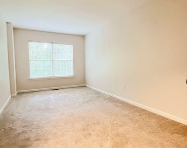 3040 Barrymore Street - Photo Thumbnail 4
