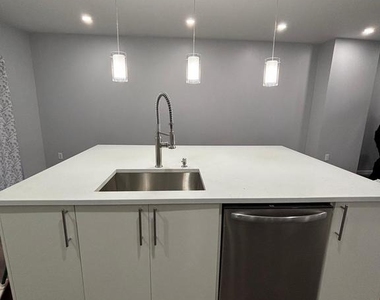 516 E Mayland Street - Photo Thumbnail 3