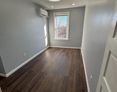 516 E Mayland Street - Photo Thumbnail 10
