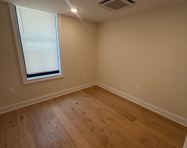 649 N 15th Street - Photo Thumbnail 3