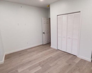 2036 Germantown Avenue - Photo Thumbnail 3