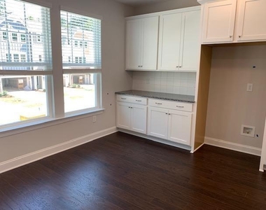 2881 Macintosh Woods Drive - Photo Thumbnail 2