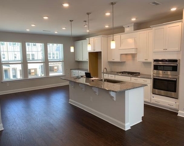 2881 Macintosh Woods Drive - Photo Thumbnail 4